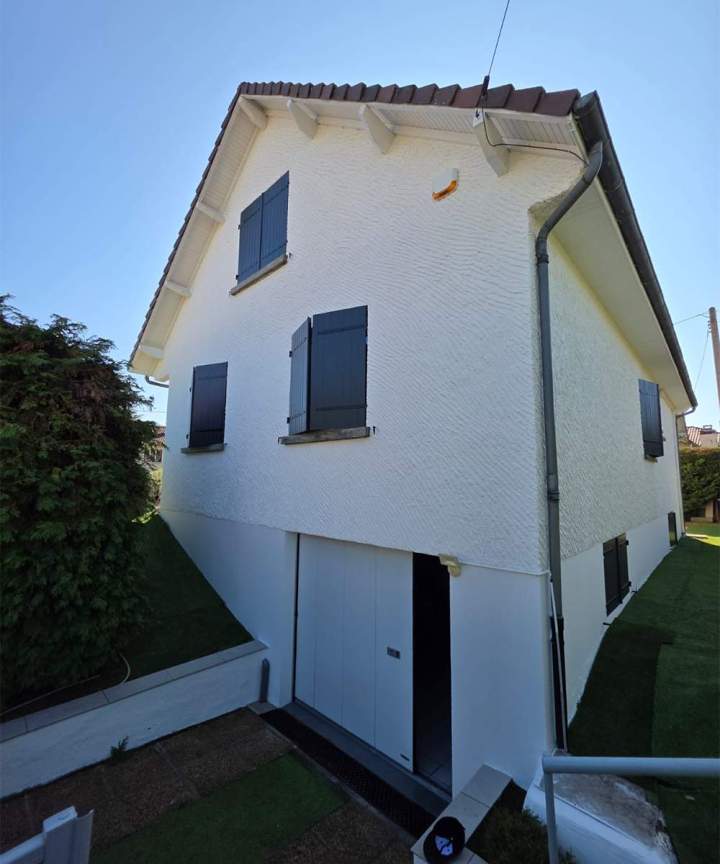 Façade rénovée La Roche-Blanche