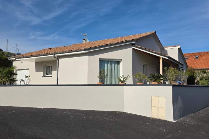 Façade rénovée La Roche-Blanche