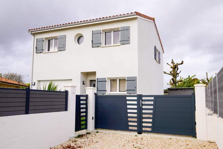 Façade complètement rénovée La Roche-Blanche